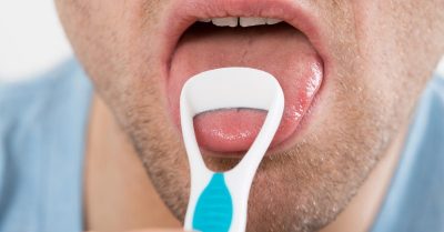 Pourquoi est-ce important de nettoyer la langue ? Comment procéder ?